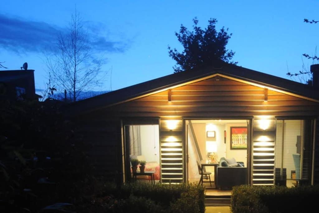 The Cabin Cheltenham Exterior photo