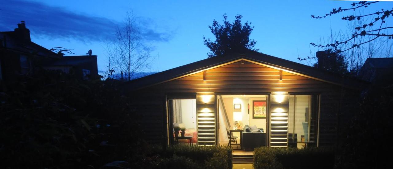 The Cabin Cheltenham Exterior photo