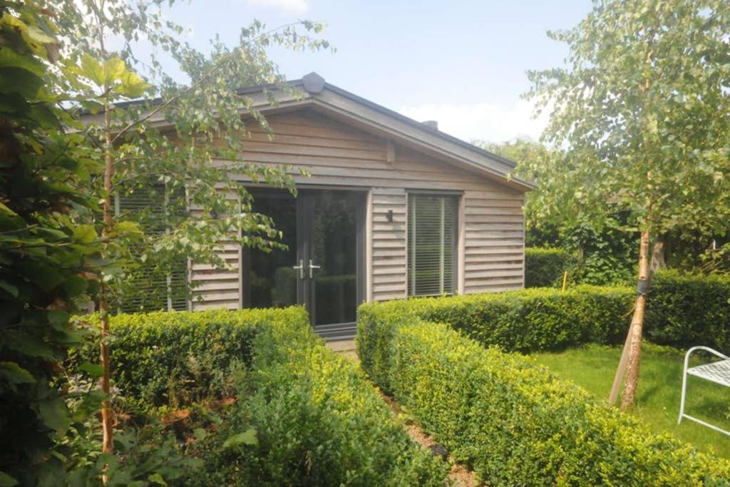 The Cabin Cheltenham Exterior photo