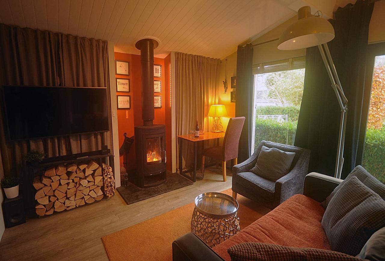 The Cabin Cheltenham Exterior photo